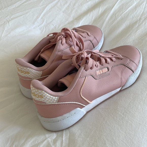 Girl’s pink Addidas size 6.5 sneakers - Picture 3 of 8